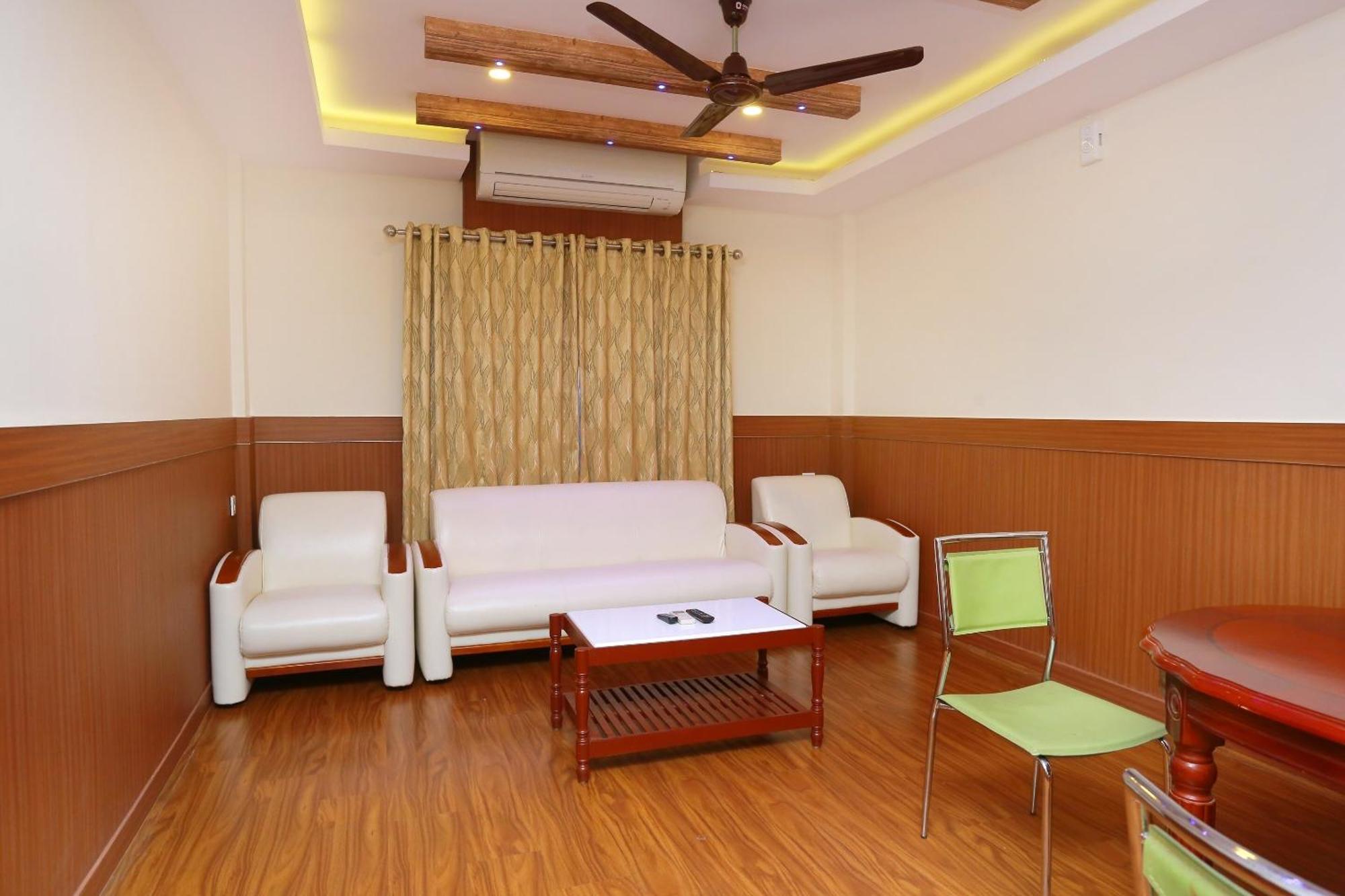 Capital O Kovilakam Residency Thrissur Buitenkant foto